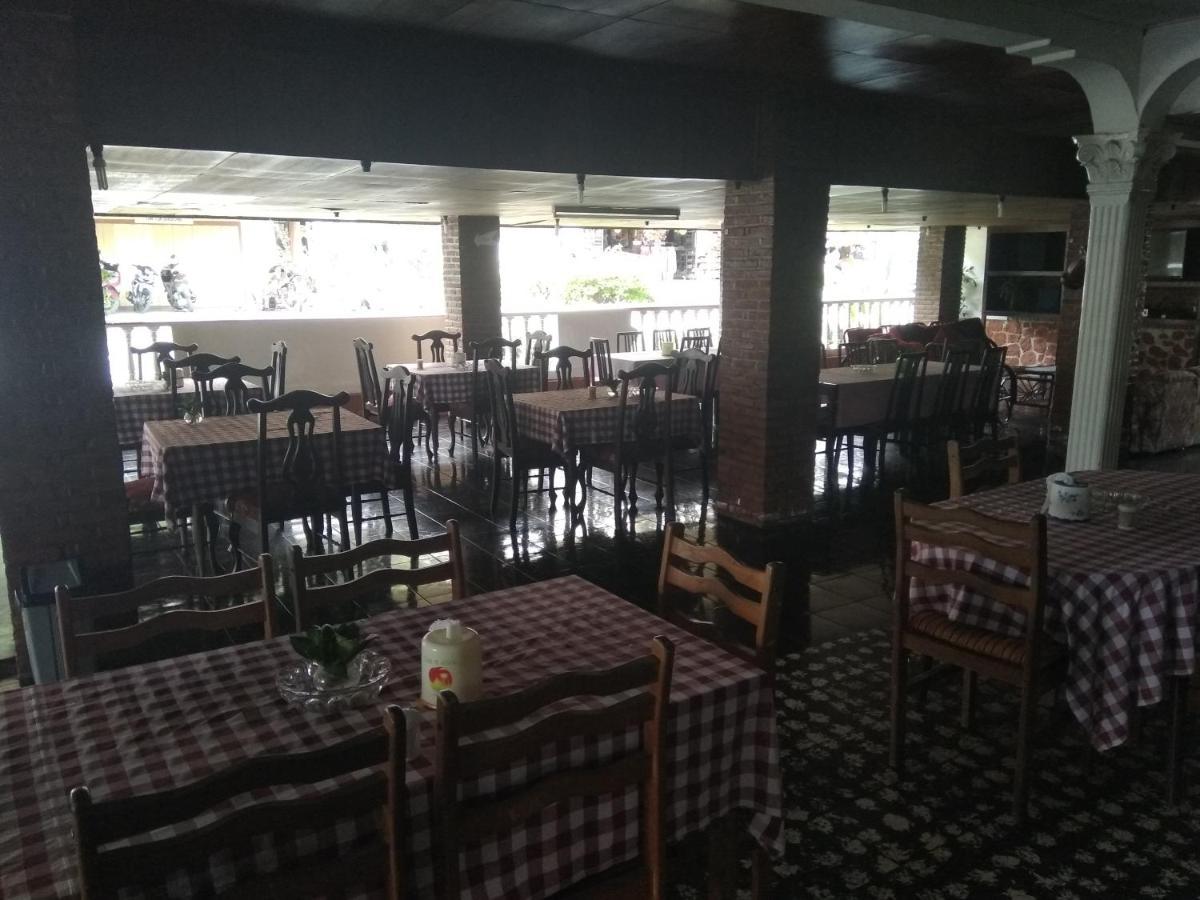 Bernard Guest House & Resto Redpartner Ambarita Luaran gambar