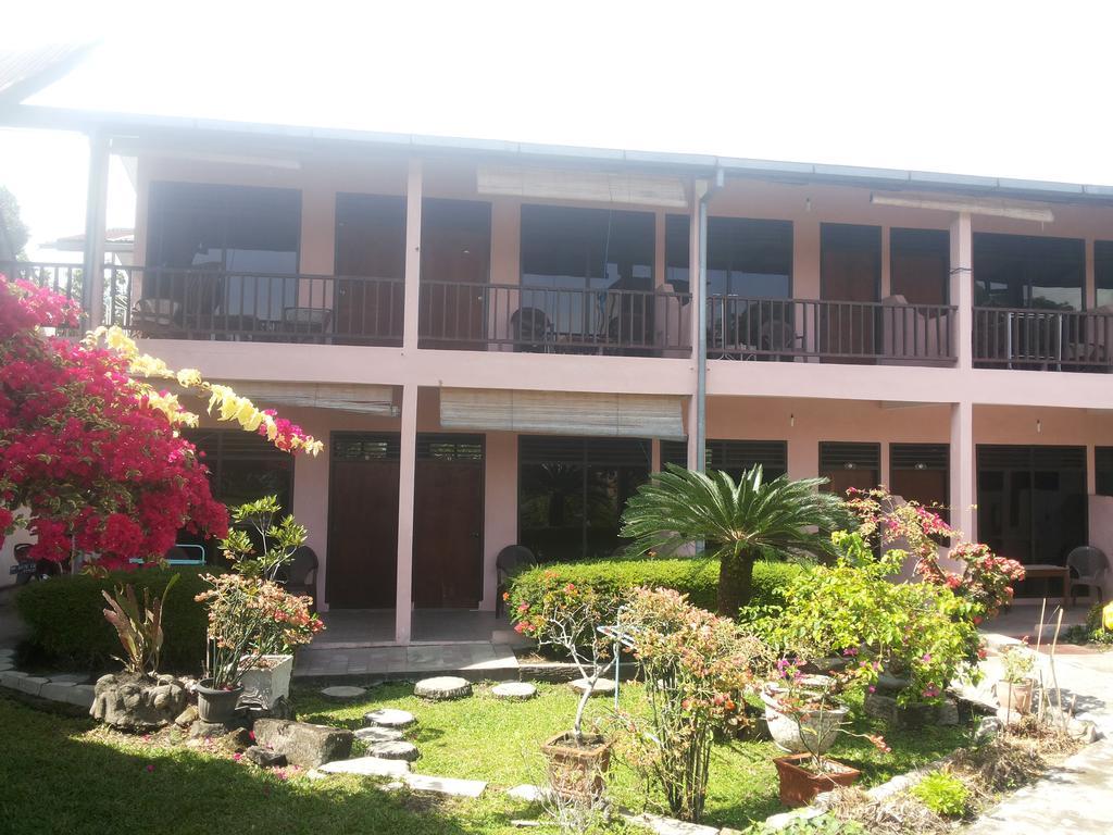 Bernard Guest House & Resto Redpartner Ambarita Luaran gambar