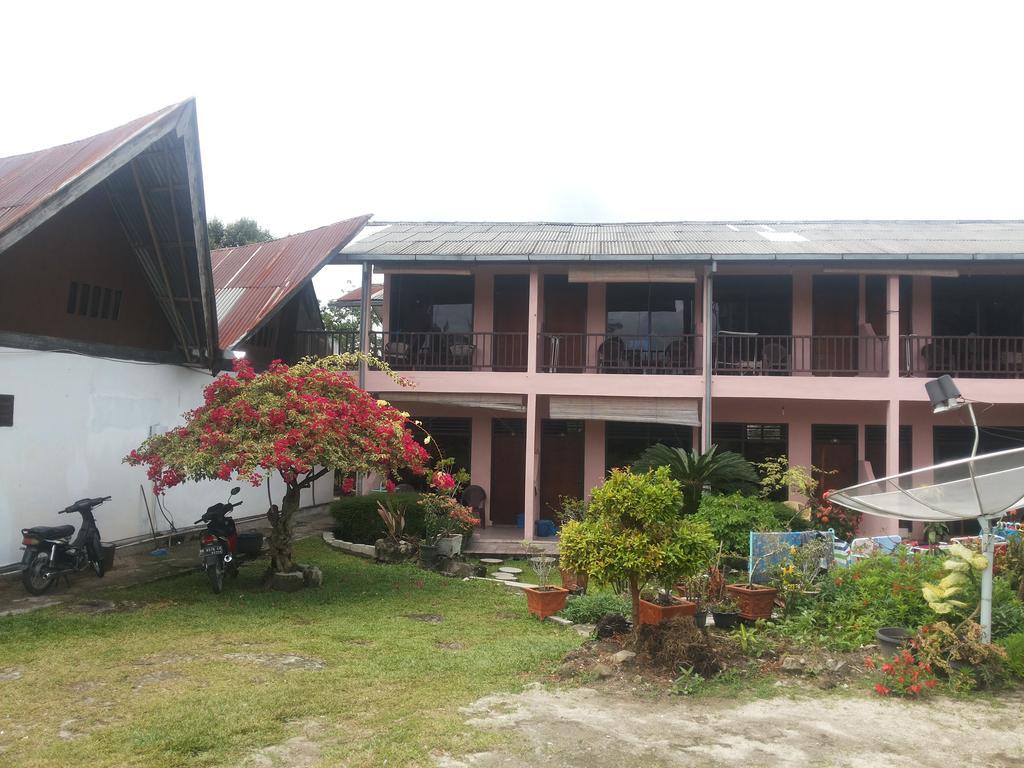 Bernard Guest House & Resto Redpartner Ambarita Luaran gambar